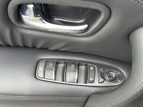 Certified 2023 Nissan Armada SL image 17