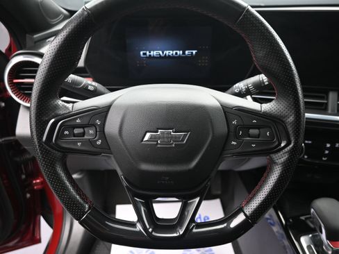Used 2024 Chevrolet Trax RS w/ Sunroof Package FWD image 11