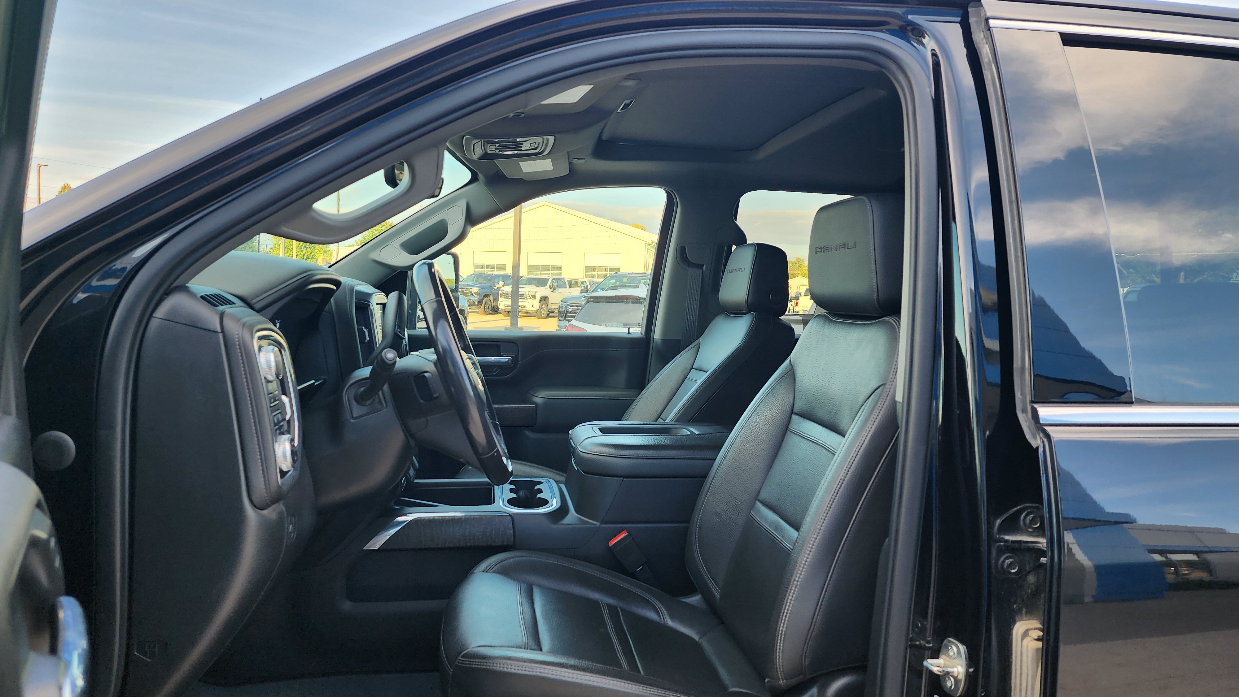 Certified 2022 GMC Sierra 2500 Denali w/ Denali Black Diamond Edition AWD/4WD image 12