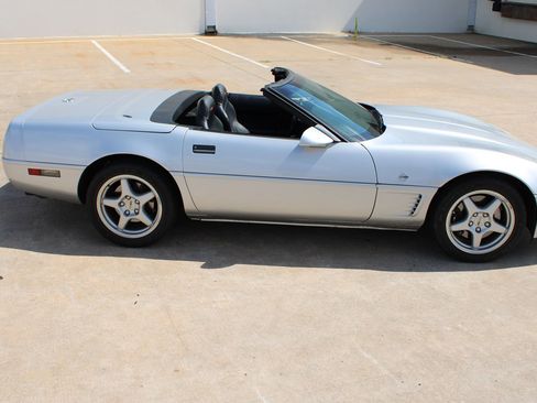 Used 1996 Chevrolet Corvette Convertible RWD image 35