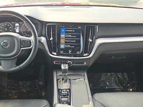 Used 2020 Volvo S60 T5 Momentum image 21