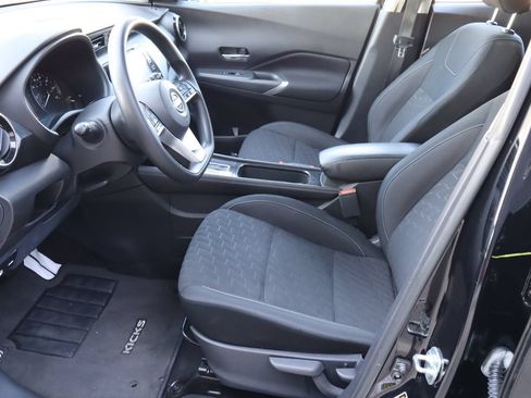 Used 2022 Nissan Kicks SV w/ Interior Electronics Package FWD image 15
