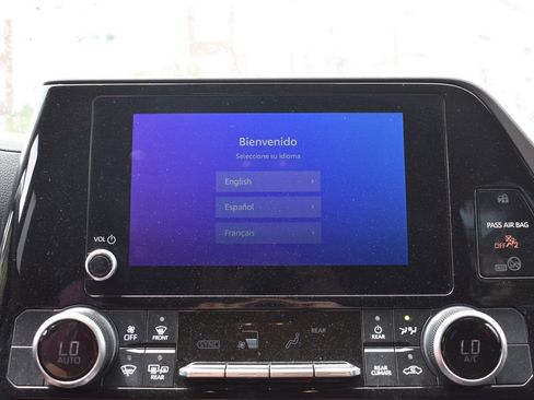 Used 2025 Toyota Highlander LE FWD image 17