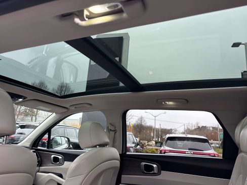 Used 2022 Kia Sorento S w/ Panoramic Sunroof Package image 11