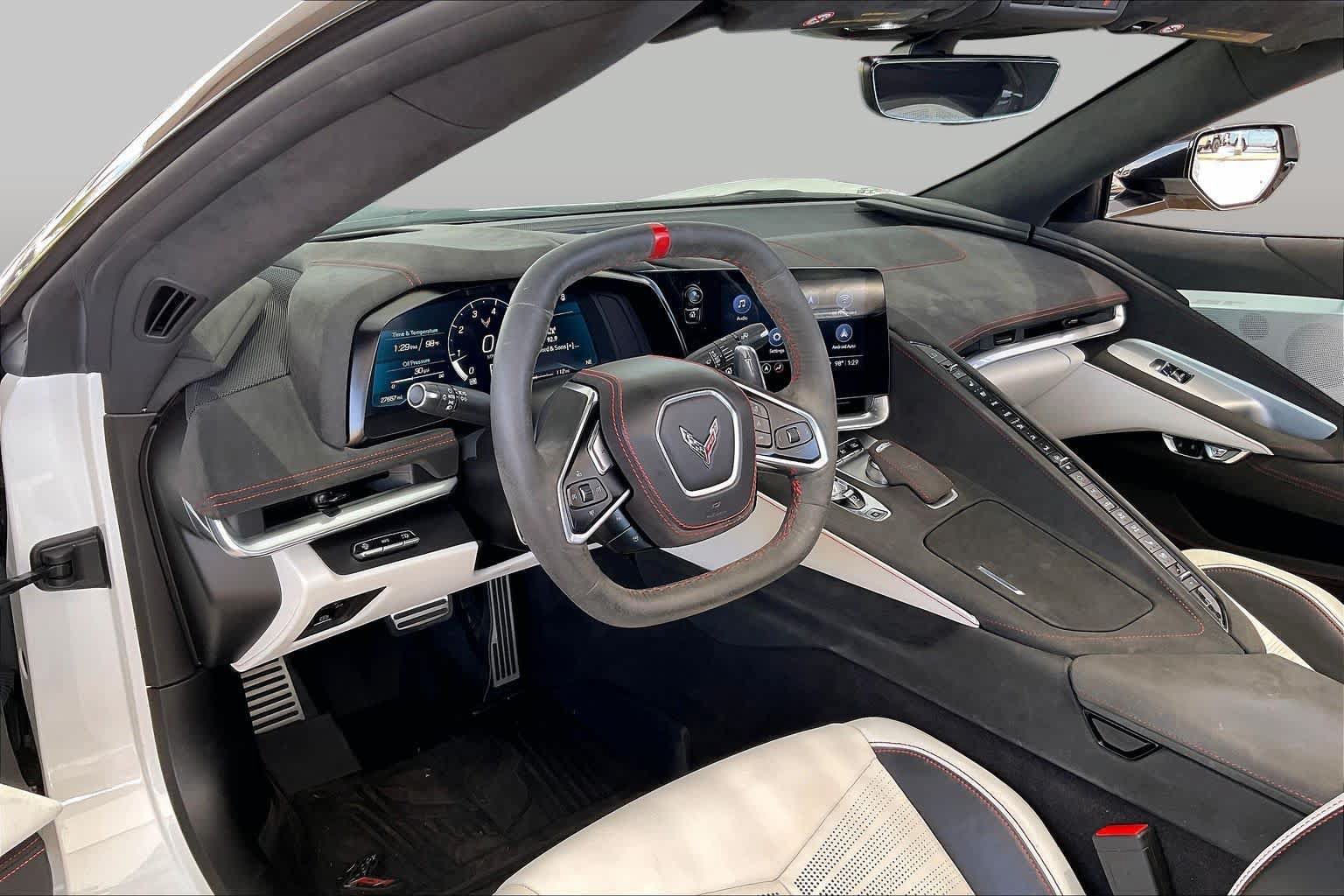Used 2023 Chevrolet Corvette Stingray Premium Conv w/ Z51 Performance Package RWD image 17