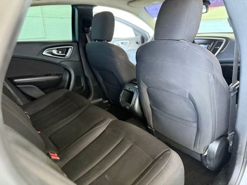 Used 2015 Chrysler 200 Limited image 38