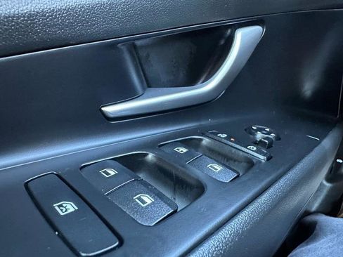 Used 2025 Hyundai Elantra SE image 12