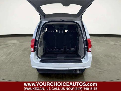 Used 2016 Dodge Grand Caravan SXT w/ Rear Park Assist Package FWD image 16