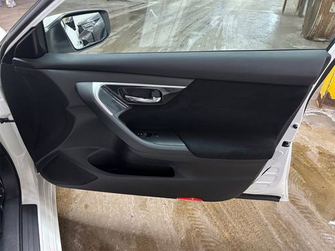 Used 2014 Nissan Altima 2.5 SV image 18