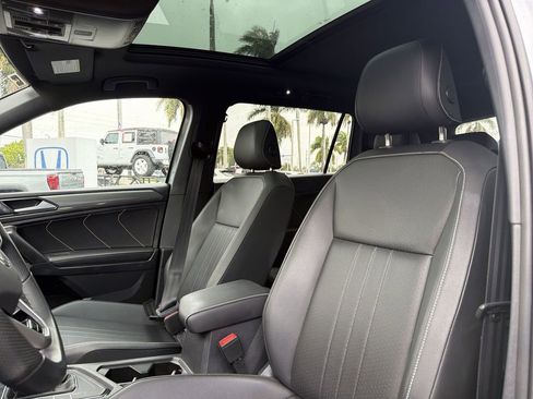 Used 2023 Volkswagen Tiguan SE R-Line FWD image 21