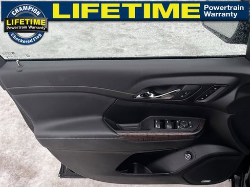 Used 2023 GMC Acadia Denali image 13