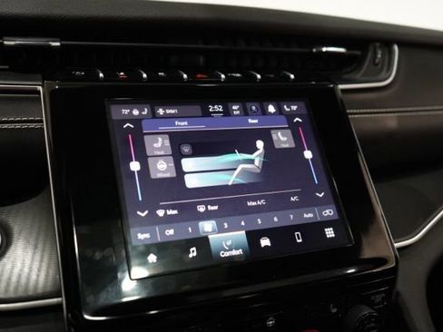 Used 2023 Jeep Grand Cherokee L Laredo image 27