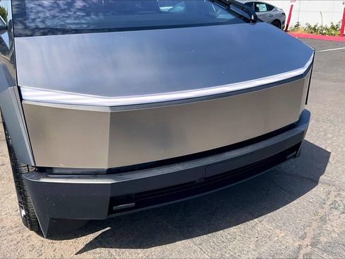 Used 2026 Tesla Cybertruck AWD Crew Cab image 4