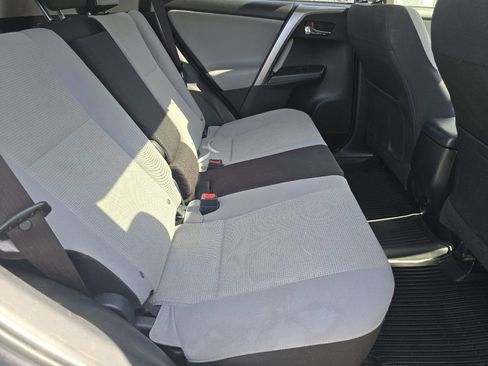 Used 2018 Toyota RAV4 XLE FWD image 17