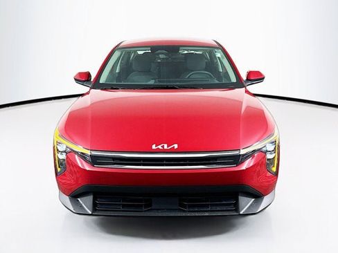 New 2025 Kia K4 LXS image 2