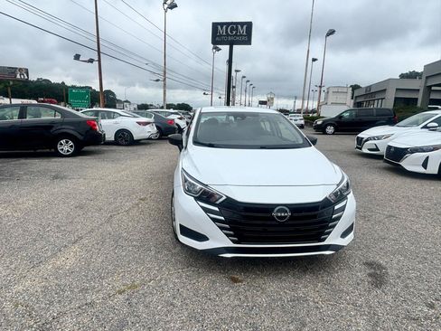 Used 2023 Nissan Versa S FWD image 4