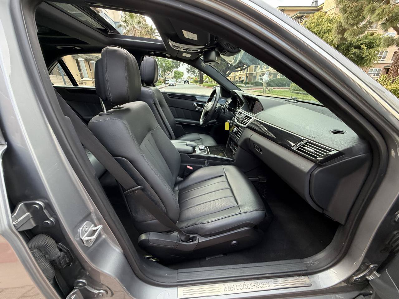 Used 2010 Mercedes-Benz E 550 Sedan image 49