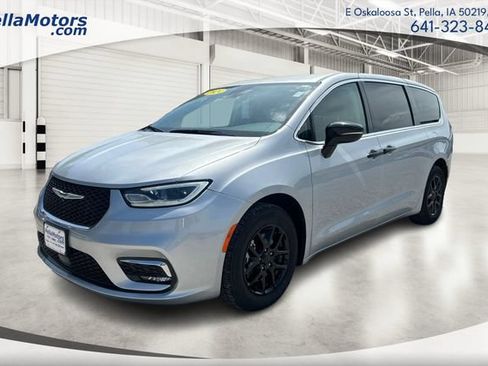 Used 2024 Chrysler Pacifica Touring-L FWD image 8