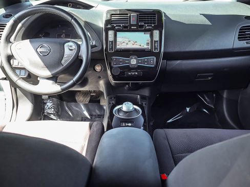 Used 2013 Nissan Leaf SV w/ LED & Quick Charge Pkg FWD image 7