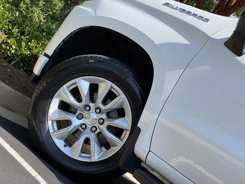 Used 2020 Chevrolet Silverado 1500 Custom w/ Custom Value Package image 9