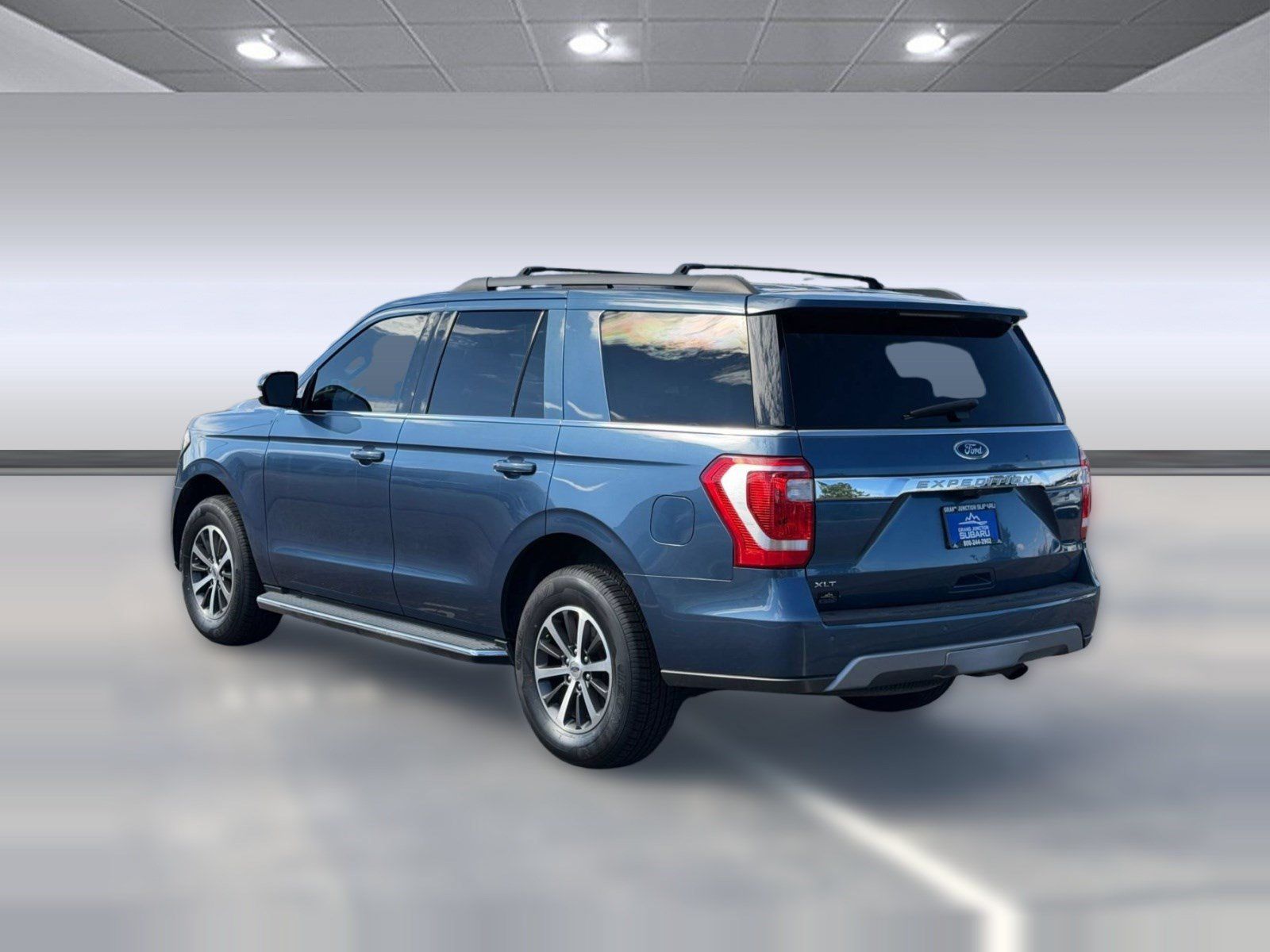 Used 2020 Ford Expedition XLT w/ Equipment Group 202A AWD/4WD image 3