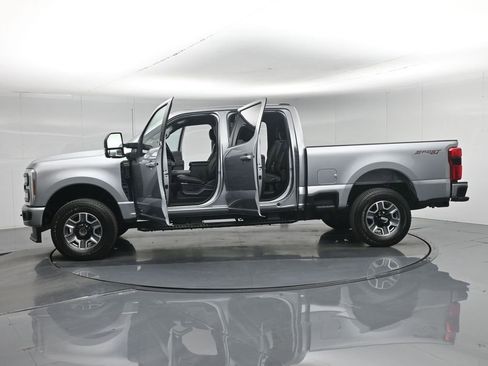 Used 2024 Ford F250 Lariat w/ Sport Appearance Package AWD/4WD image 4