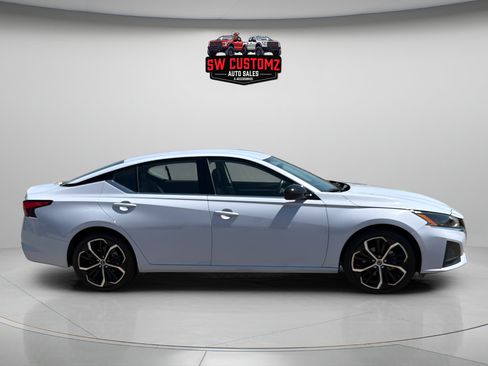 Used 2025 Nissan Altima 2.5 SR FWD image 8