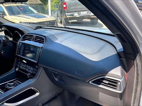 Used 2017 Jaguar F-PACE S AWD/4WD image 16
