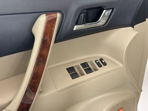 Used 2013 Toyota Highlander Limited image 14