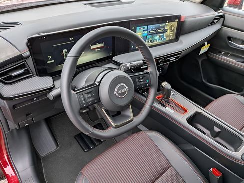 Certified 2025 Nissan Kicks SR AWD/4WD image 10