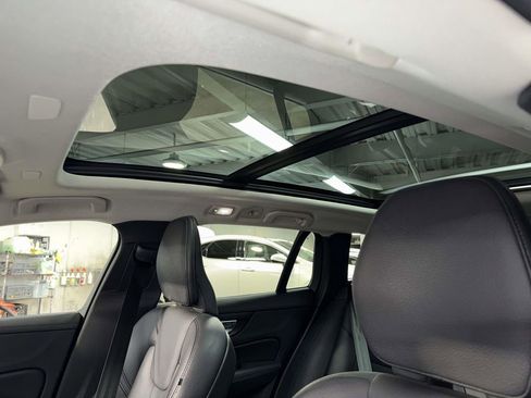 Used 2023 Volvo V60 B5 Cross Country Plus w/ Climate Package image 22