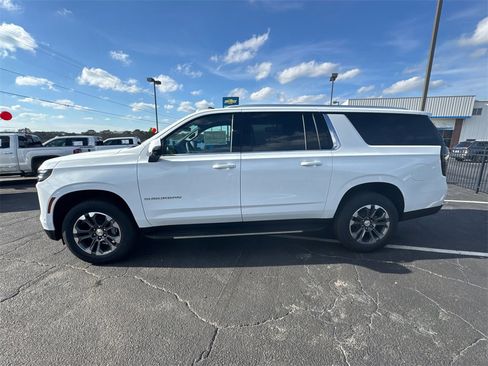 New 2026 Chevrolet Suburban LT w/ Comfort Package image 9