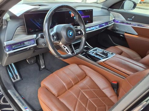 Used 2023 BMW i7 xDrive60 w/ Executive Package 2 AWD/4WD image 13
