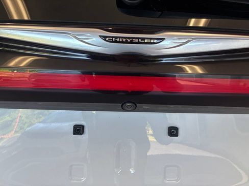 Used 2025 Chrysler Pacifica Select FWD image 19