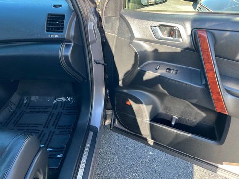 Used 2013 Toyota Highlander Limited AWD/4WD image 33
