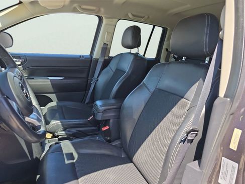Used 2016 Jeep Compass Latitude AWD/4WD image 11