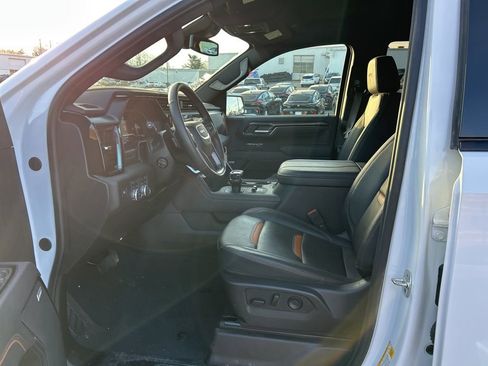 Used 2025 GMC Sierra 1500 AT4 AWD/4WD image 9