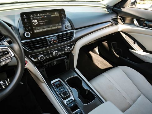 Used 2018 Honda Accord EX image 27