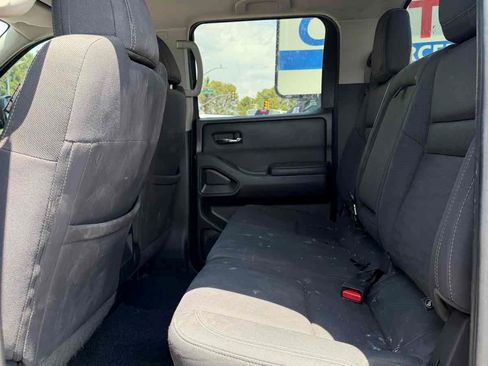 Used 2022 Nissan Frontier SV AWD/4WD image 17
