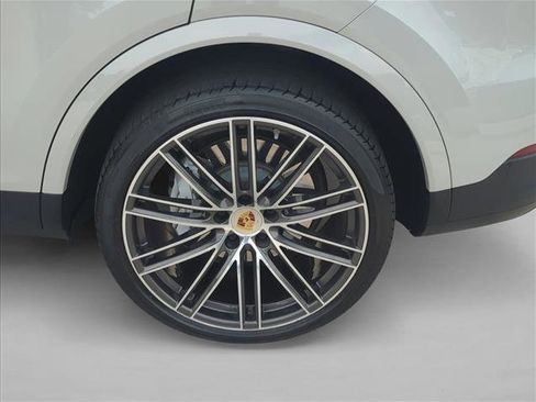 Used 2022 Porsche Cayenne Platinum Edition AWD/4WD image 22