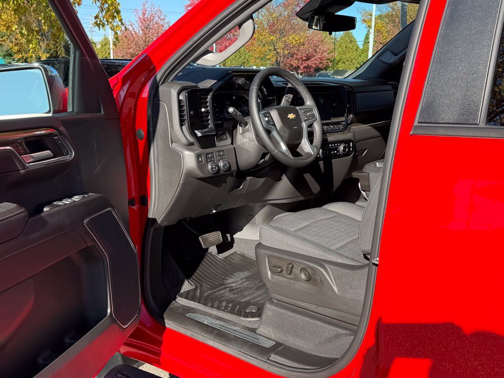 Used 2023 Chevrolet Silverado 1500 LT AWD/4WD image 12