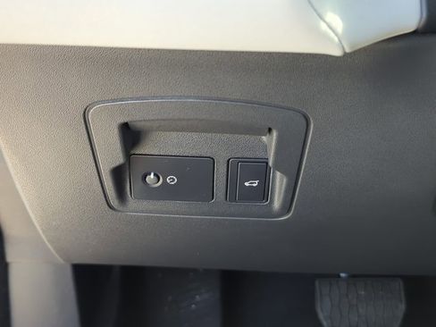 Used 2025 Land Rover Range Rover Velar S image 15