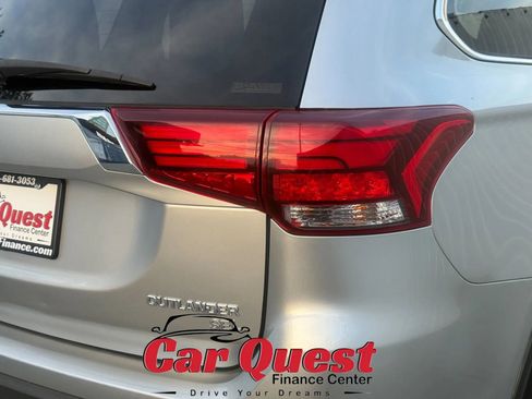 Used 2019 Mitsubishi Outlander SEL AWD/4WD image 28