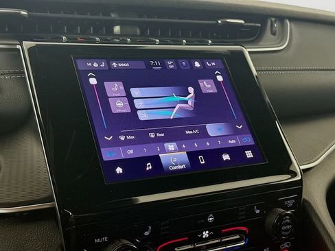 New 2025 Jeep Grand Cherokee Altitude image 15