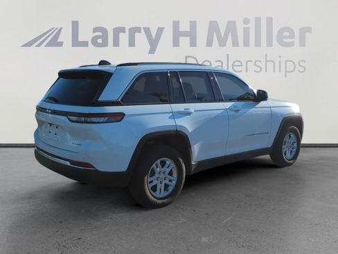 Certified 2023 Jeep Grand Cherokee Laredo image 5