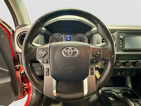 Certified 2019 Toyota Tacoma SR5 image 8