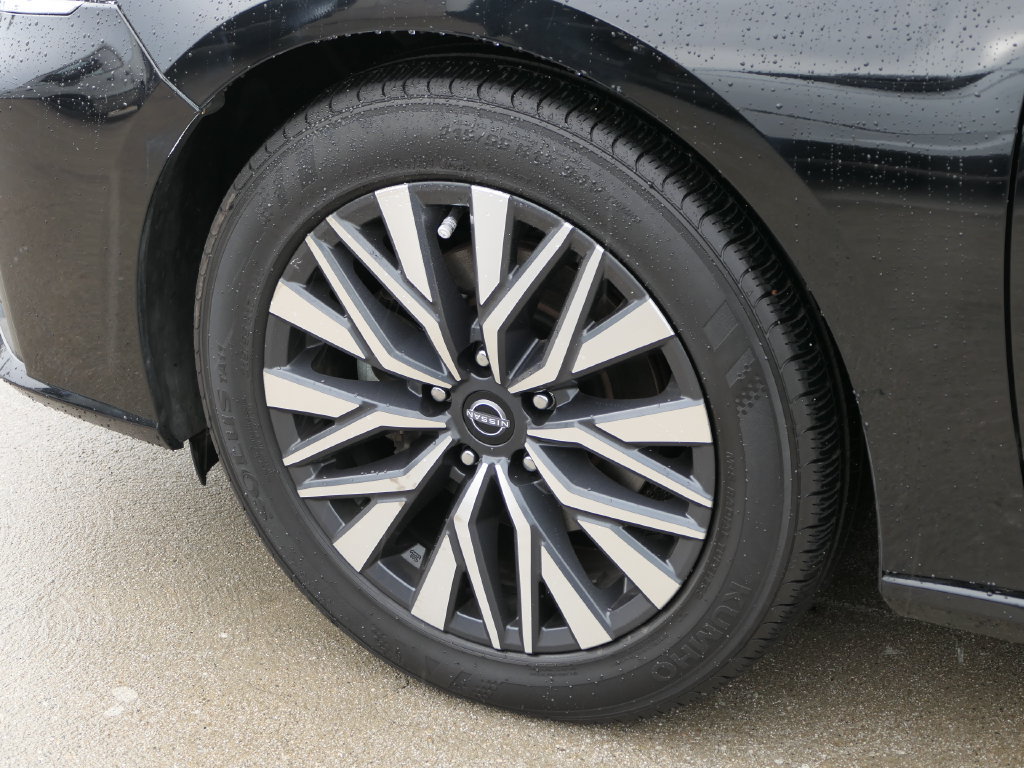 Used 2024 Nissan Altima 2.5 SV FWD image 5