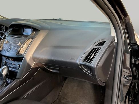 Used 2015 Ford Focus SE FWD image 19