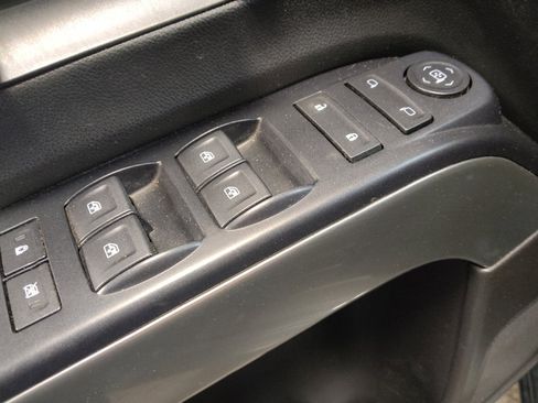 Used 2018 Chevrolet Silverado 1500 LT AWD/4WD image 27