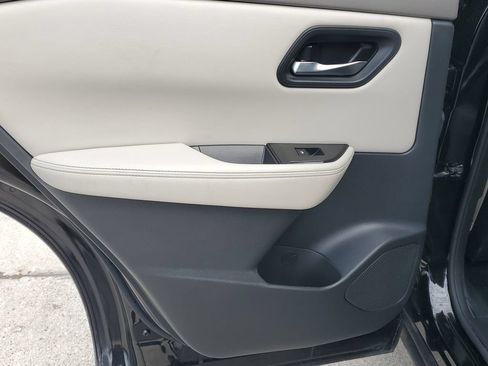 Certified 2025 Nissan Rogue SV FWD image 17